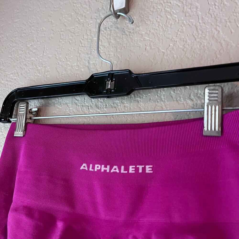 Alphalete Scrunch Biker Medium Stretch Women’s Workout Magenta Pink Fuchsia - Picture 5 of 7